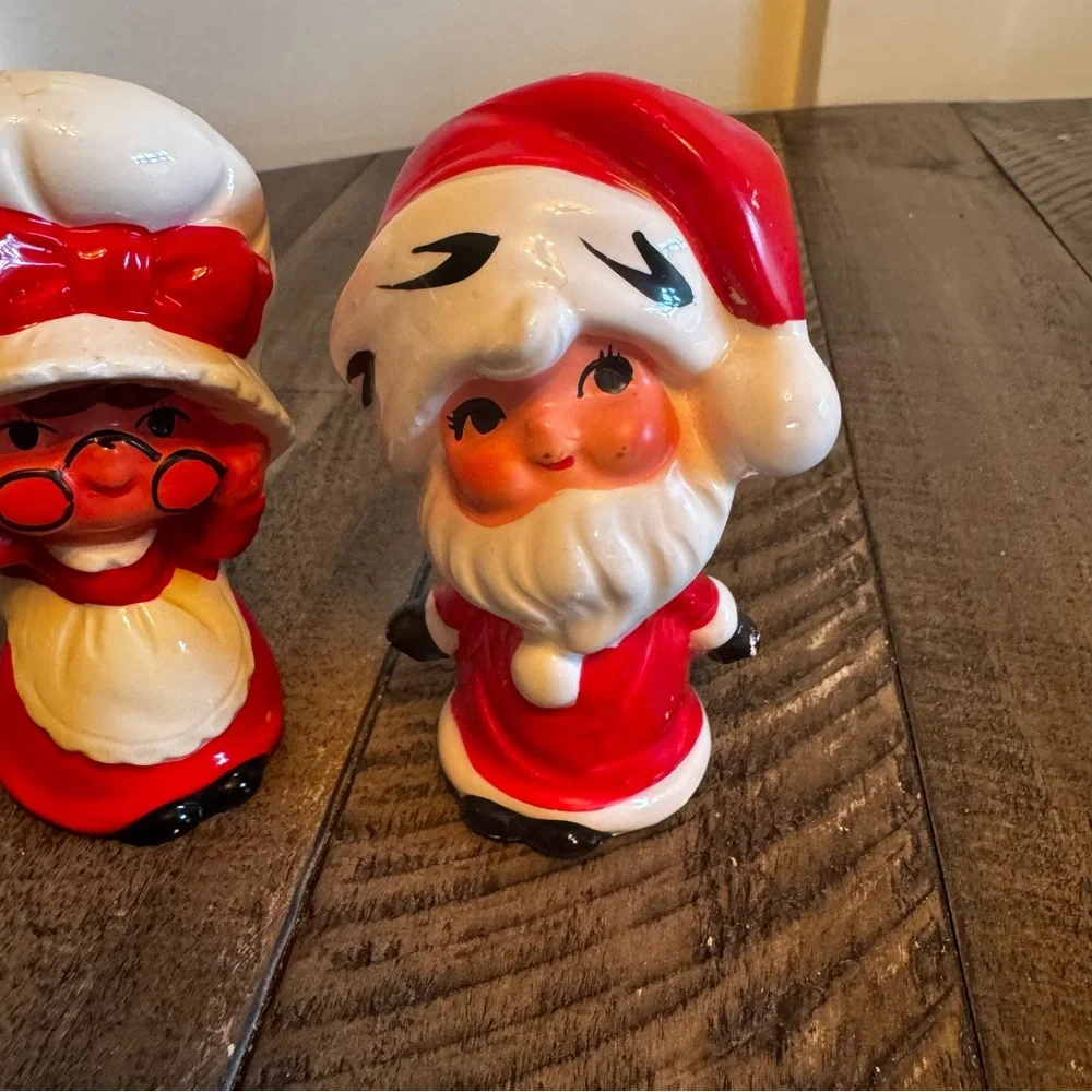 Vintage Mr & Mrs Claus Christmas Ceramic Salt Pepper Shakers Japan Holiday Decor